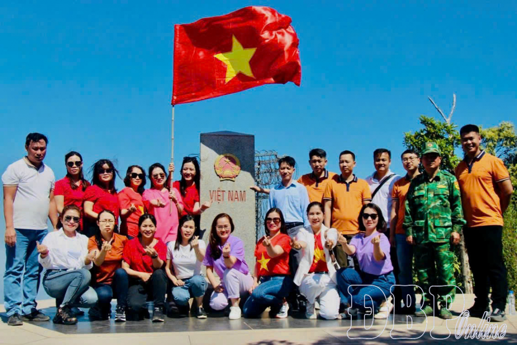 Việt Nam c&oacute; nơi "1 con g&agrave; g&aacute;y 3 nước c&ugrave;ng nghe" ở ngay miền Bắc: Nằm tr&ecirc;n độ cao 1800m, kh&ocirc;ng phải l&uacute;c n&agrave;o cũng tới được - Ảnh 5.
