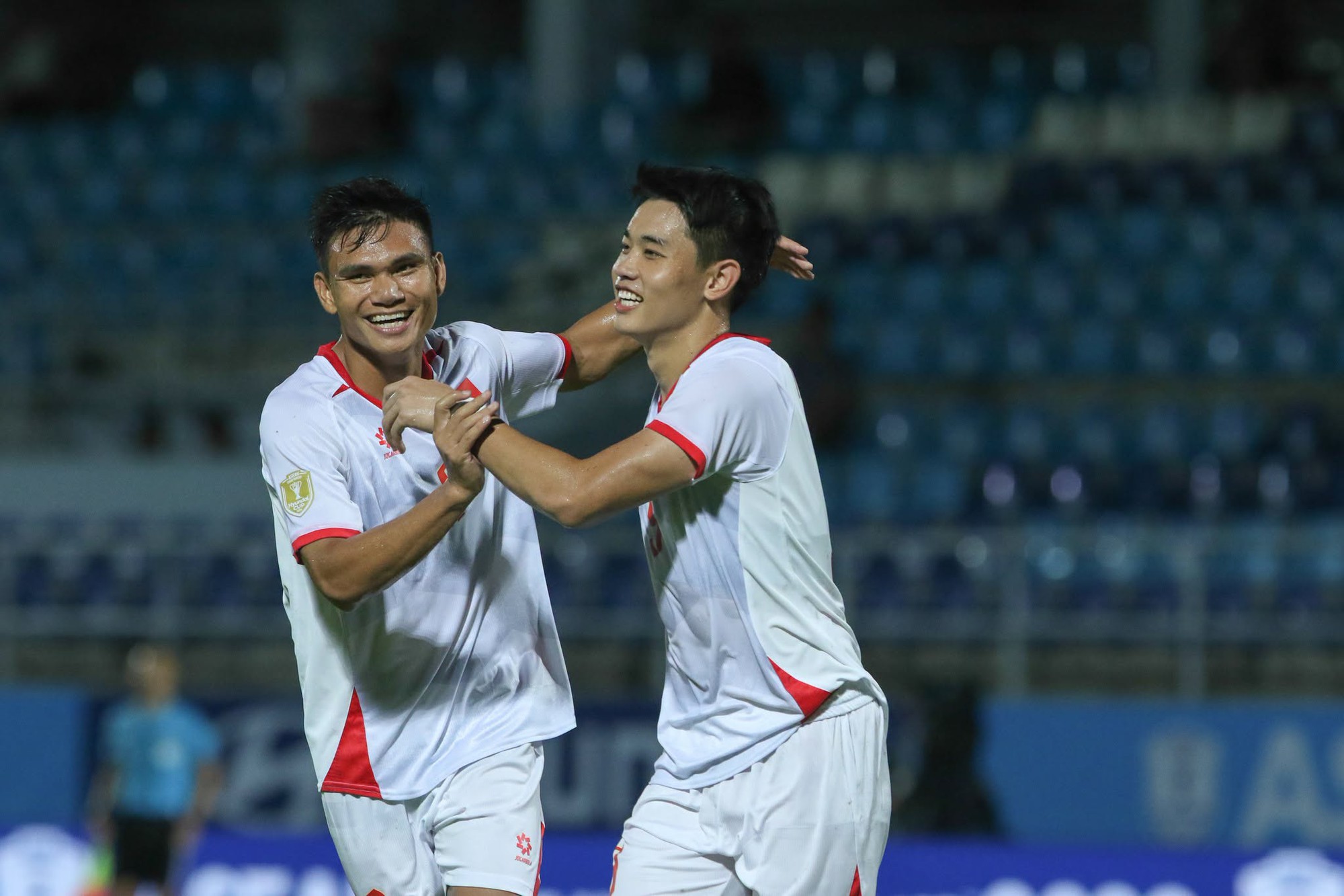 Diễn biến ĐT Việt Nam vs Campuchia l&uacute;c 20h00 tối nay: Đ&igrave;nh Bắc, Quang Hải đ&aacute; ch&iacute;nh  - Ảnh 7.