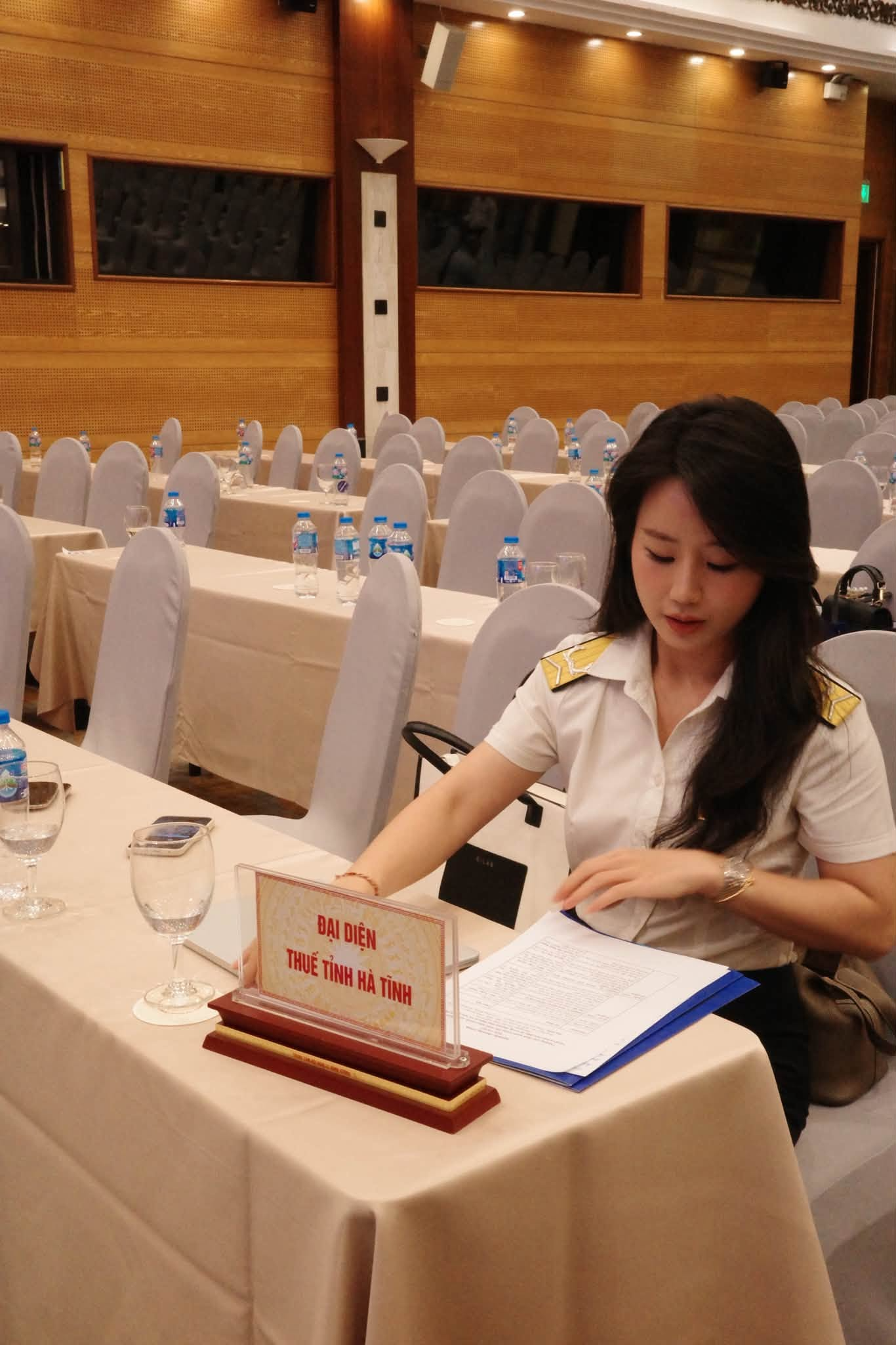 Nữ c&aacute;n bộ thuế l&agrave; tiểu thư RMIT từng quản l&yacute; kh&aacute;ch sạn gia đ&igrave;nh từ thời sinh vi&ecirc;n, kh&iacute; chất g&acirc;y ch&uacute; &yacute; tr&ecirc;n s&acirc;n golf- Ảnh 6.