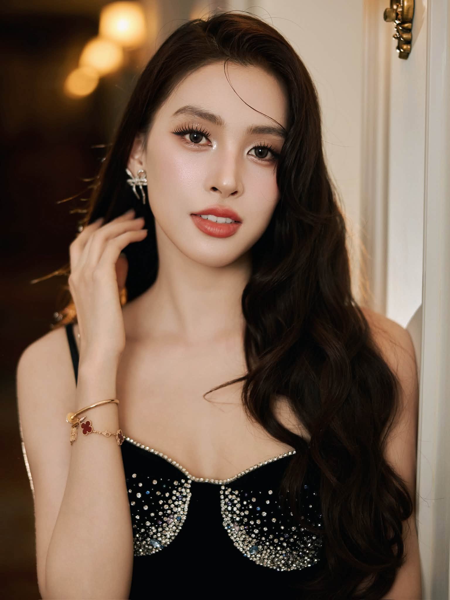 Người duy nhất &aacute;t v&iacute;a được nhan sắc Phương Anh Đ&agrave;o v&agrave; Mai Phương Th&uacute;y: Đẹp đến nỗi kim cương cũng kh&ocirc;ng s&aacute;nh bằng- Ảnh 1.