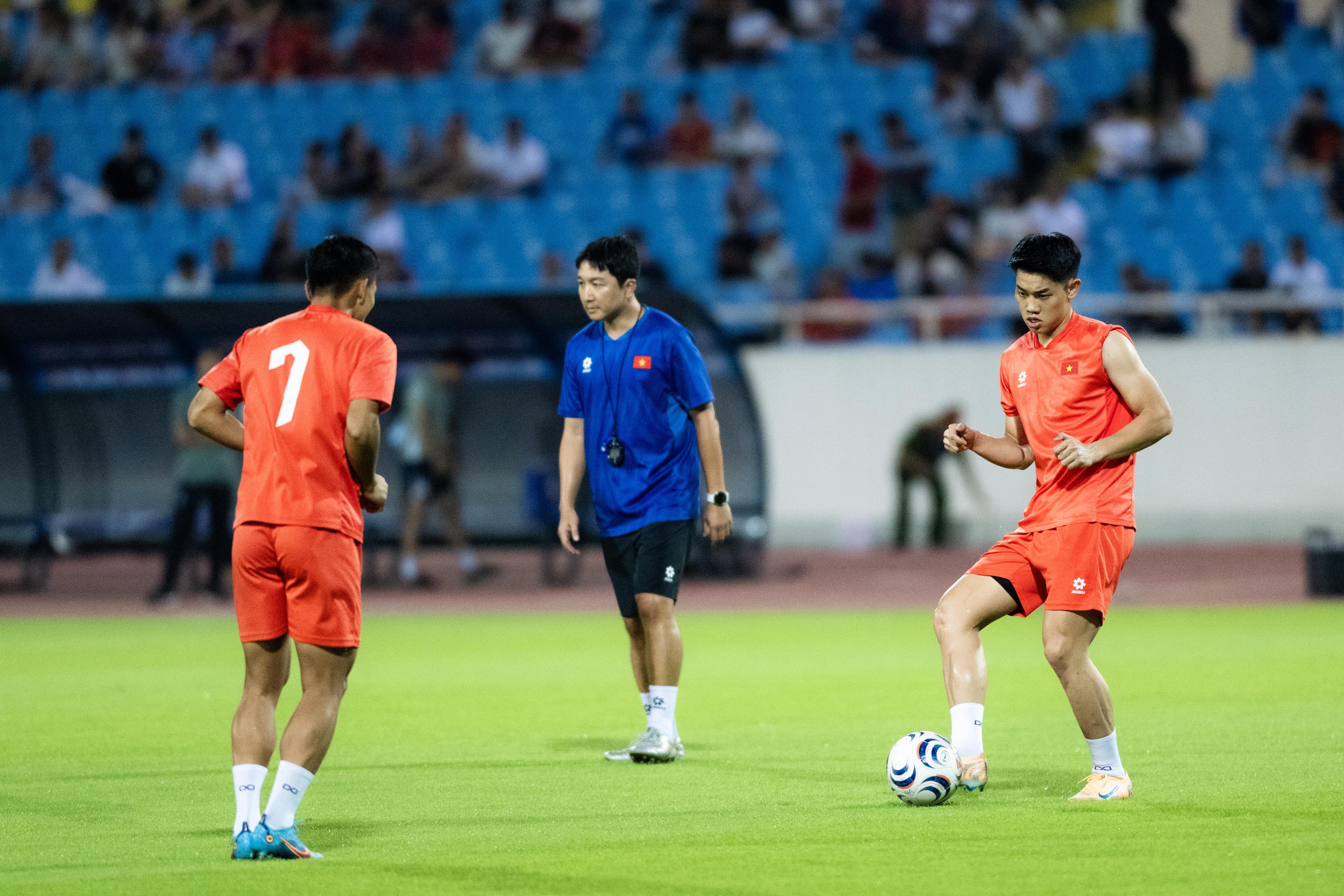 Gallery - Thứ 6 ngày 7 tháng 8 - Đình Bắc 9 ghi bàn giúp ĐT Việt Nam thắng 3-1 Campuchia, thẳng tiến bán kết ASEAN Cup - image 9