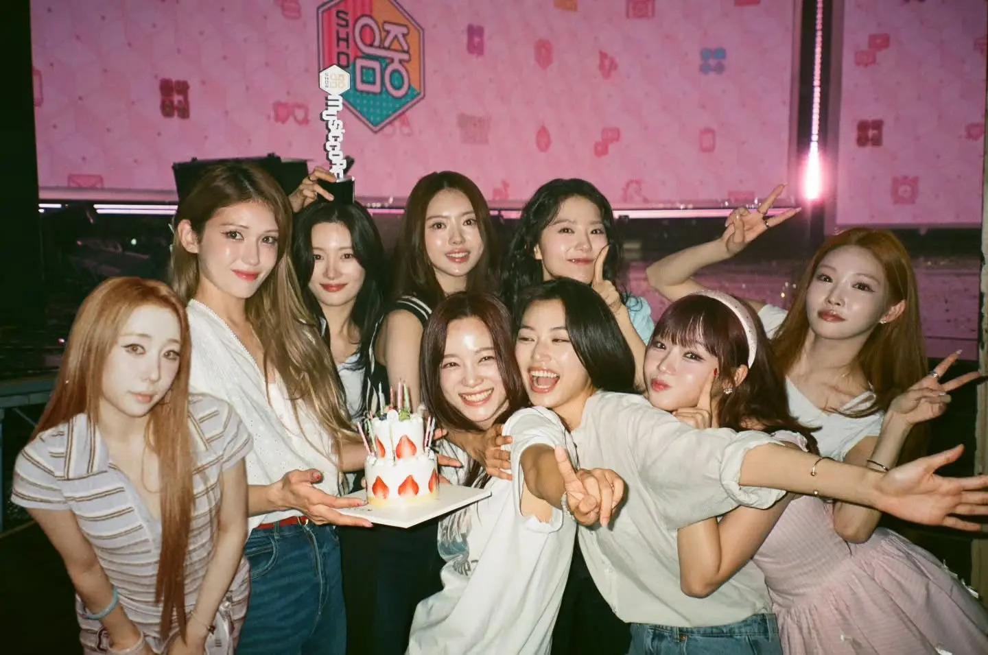 Mấy ai kỉ niệm 10 năm được như nh&oacute;m mỹ nh&acirc;n n&agrave;y: Chịu lỗ vốn để t&aacute;i hợp, đưa thẳng b&agrave;i h&aacute;t l&ecirc;n top 1 cả nước - Ảnh 3.