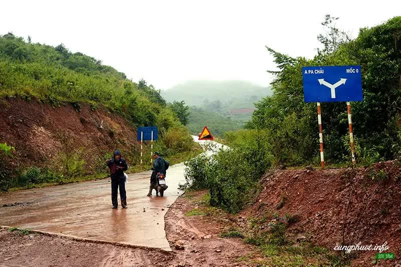 Việt Nam c&oacute; nơi "1 con g&agrave; g&aacute;y 3 nước c&ugrave;ng nghe" ở ngay miền Bắc: Nằm tr&ecirc;n độ cao 1800m, kh&ocirc;ng phải l&uacute;c n&agrave;o cũng tới được - Ảnh 2.