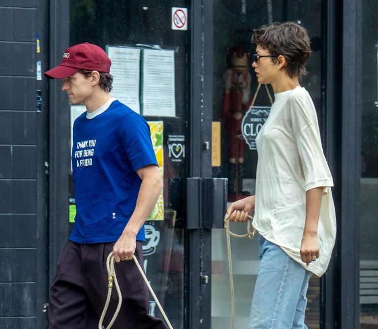 Đ&aacute;m cưới của "Người nhện" Tom Holland - Zendaya: Chi 18 tỷ bao trọn điền trang ở Anh, c&ograve;n d&ugrave;ng trực thăng đưa đ&oacute;n d&agrave;n kh&aacute;ch mời- Ảnh 6.