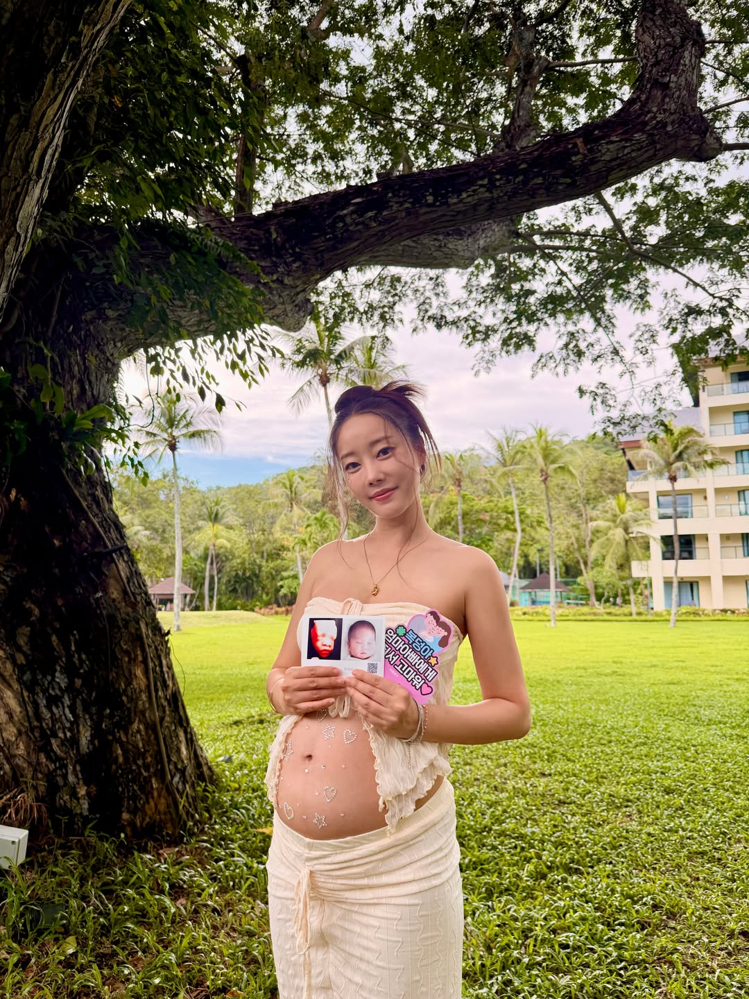 Nữ ca sĩ rạng rỡ khoe bụng bầu 7 th&aacute;ng, d&acirc;n t&igrave;nh phải xu&yacute;t xoa "đ&uacute;ng l&agrave; b&agrave; bầu xinh nhất nh&igrave; showbiz"- Ảnh 6.