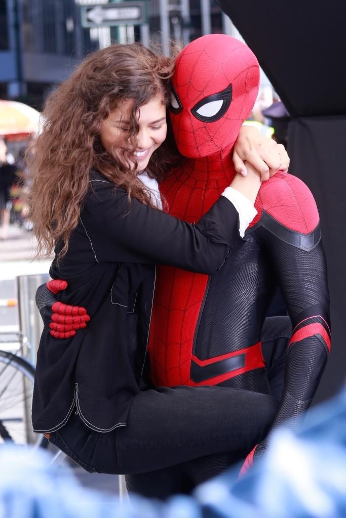 Đ&aacute;m cưới của "Người nhện" Tom Holland - Zendaya: Chi 18 tỷ bao trọn điền trang ở Anh, c&ograve;n d&ugrave;ng trực thăng đưa đ&oacute;n d&agrave;n kh&aacute;ch mời- Ảnh 8.