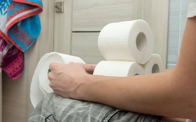 Nam kỹ sư 34 tuổi cay đắng nhận chẩn đo&aacute;n ung thư đại trực tr&agrave;ng sau 2 th&aacute;ng xem nhẹ 1 thứ khi đi vệ sinh - Ảnh 4.