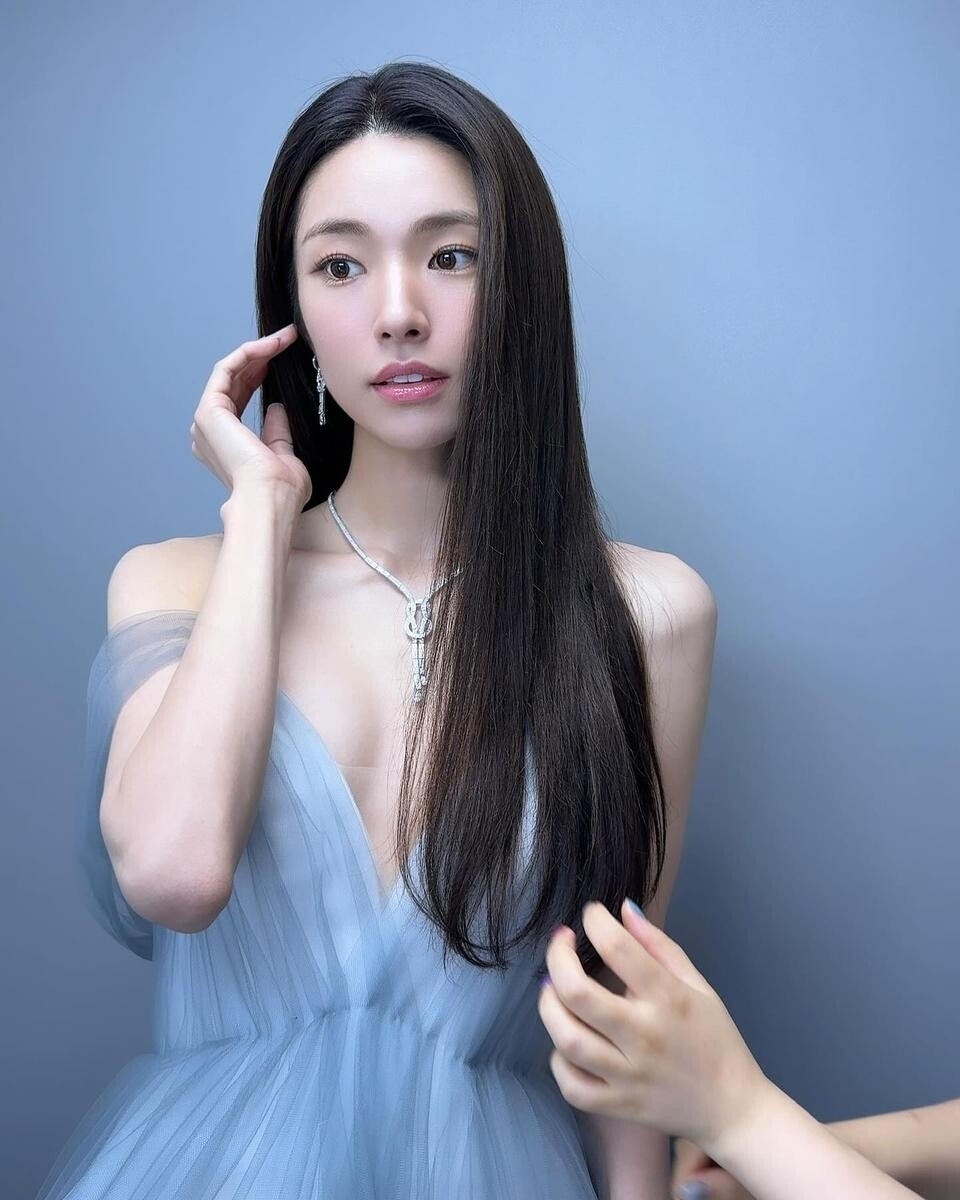 Cực phẩm nữ thần 1 năm đ&oacute;ng 4 phim g&acirc;y b&atilde;o to&agrave;n cầu: Visual giống cả showbiz, đẹp ng&acirc;y ngất l&ograve;ng người- Ảnh 7.