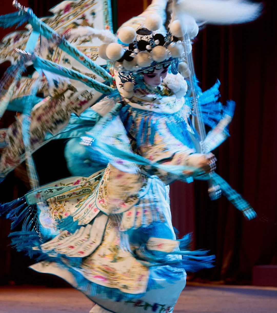H&agrave;ng triệu &aacute;nh mắt khắp Trung Quốc đang đổ dồn về 1 mỹ nh&acirc;n: Đứa con của thần nhảy m&uacute;a, đẹp kh&ocirc;ng g&igrave; s&aacute;nh nổi- Ảnh 9.