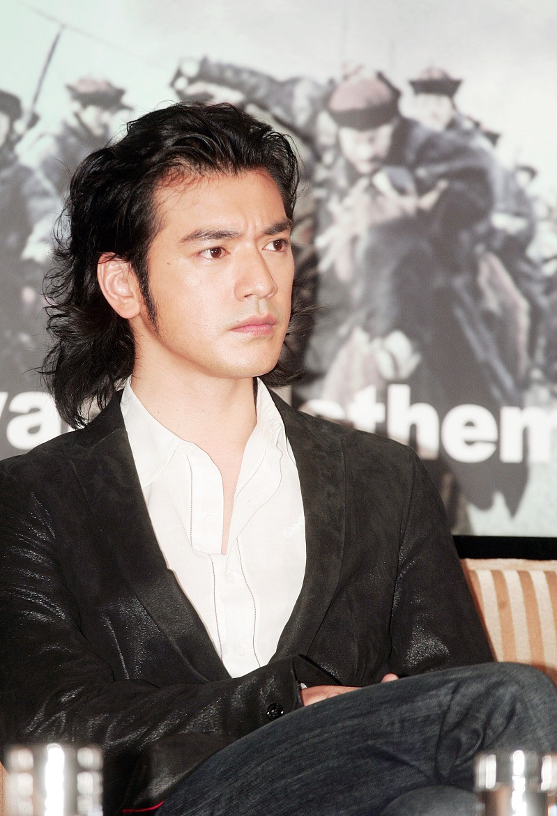 Sao nam b&iacute; ẩn nhất showbiz: Sở hữu t&agrave;i sản ngh&igrave;n tỷ nhưng sống như "người v&ocirc; h&igrave;nh", đạo diễn phải năn nỉ mới chịu đ&oacute;ng phim - Ảnh 4.
