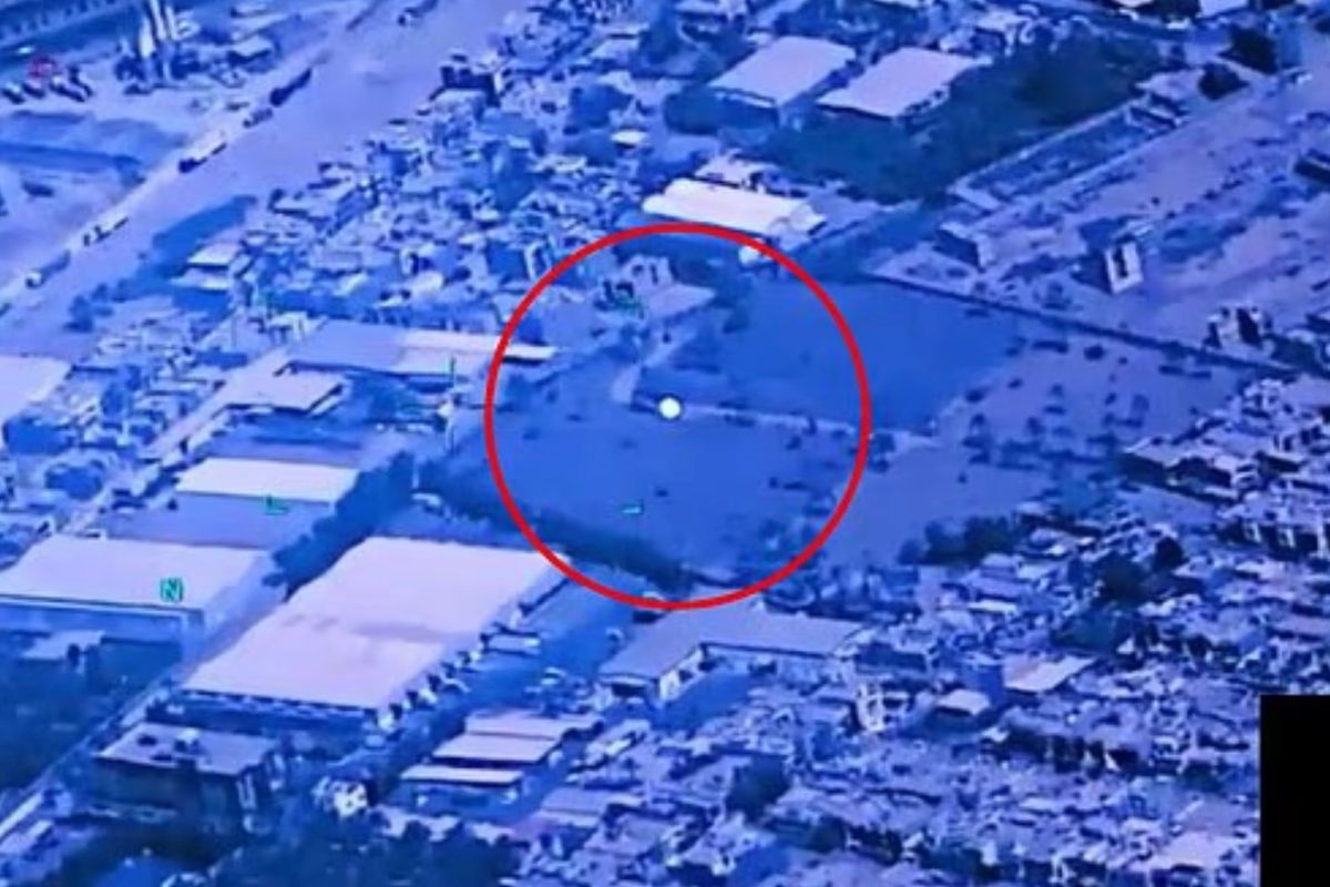 Lầu Năm Góc công bố loạt tài liệu UFO mới, tiết lộ về vật thể hình tam giác khổng lồ- Ảnh 1.
