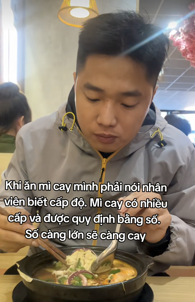 K&ecirc;nh TikTok chỉ c&aacute;ch tự lấy b&aacute;nh ở si&ecirc;u thị, order m&igrave; cay&hellip; h&uacute;t cả triệu view: V&igrave; sao những chuyện tưởng ai cũng biết lại c&oacute; sức h&uacute;t?- Ảnh 3.
