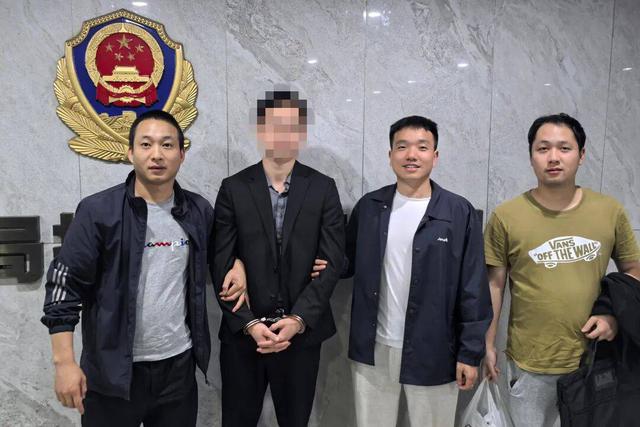Mang 6,6 tỷ đồng ra ng&acirc;n h&agrave;ng gửi tiết kiệm, cụ &ocirc;ng ngỡ ng&agrave;ng khi tất cả l&agrave; tiền giả- Ảnh 3.