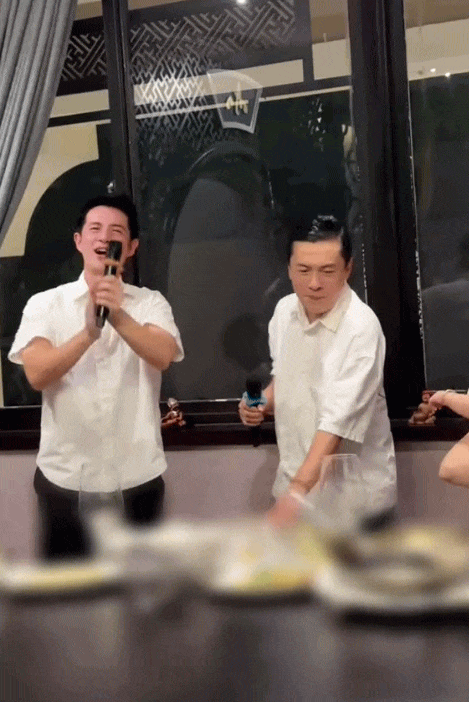 Thiếu gia tập đo&agrave;n nhựa nức tiếng Việt Nam: H&aacute;t ngọt như "m&iacute;a l&ugrave;i", vợ đẹp t&agrave;i năng hết chỗ ch&ecirc; - Ảnh 2.