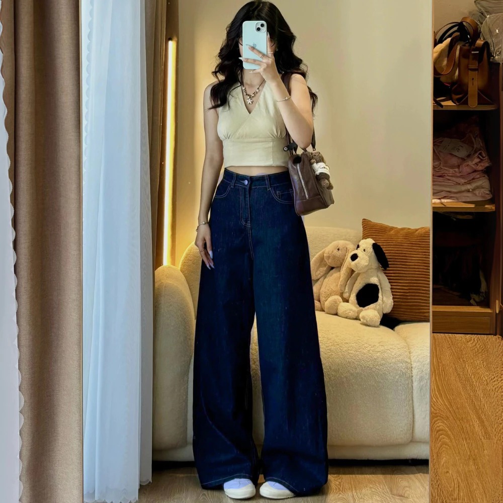 Quần jeans trắng: M&oacute;n đồ được xem l&agrave; chuẩn phong c&aacute;ch old money nơi c&ocirc;ng sở, h&egrave; n&agrave;o cũng được giới thời trang "lăng x&ecirc;" - Ảnh 14.