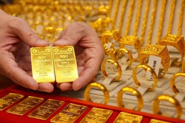 Mỗi lượng v&agrave;ng đắt th&ecirc;m gần 2 triệu đồng- Ảnh 2.