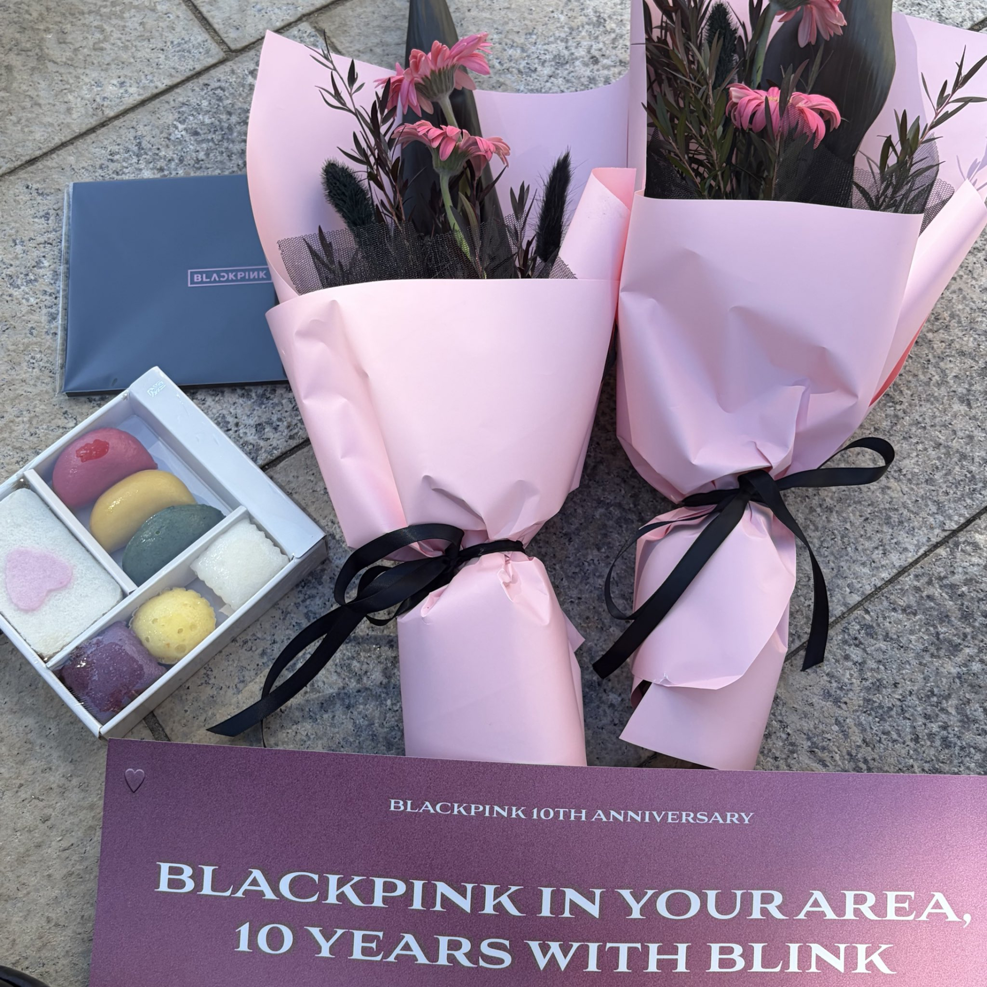 Jisoo li&ecirc;n tục xin lỗi, bật kh&oacute;c tại sự kiện 10 năm: Dấu chấm hết cho BLACKPINK?- Ảnh 2.