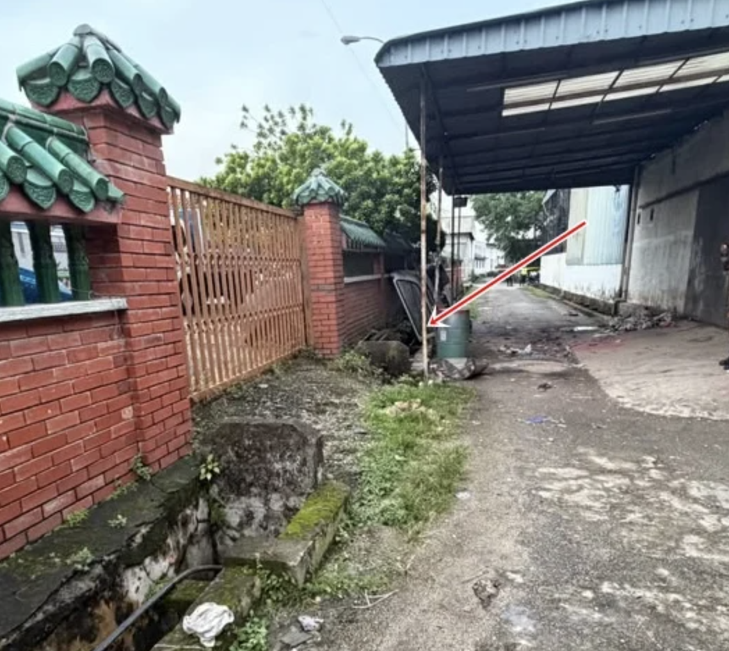 Malaysia: Cảnh s&aacute;t th&ocirc;ng b&aacute;o người đ&agrave;n &ocirc;ng tử vong dưới cống do say rượu, gia đ&igrave;nh nghi c&oacute; uẩn kh&uacute;c - Ảnh 1.