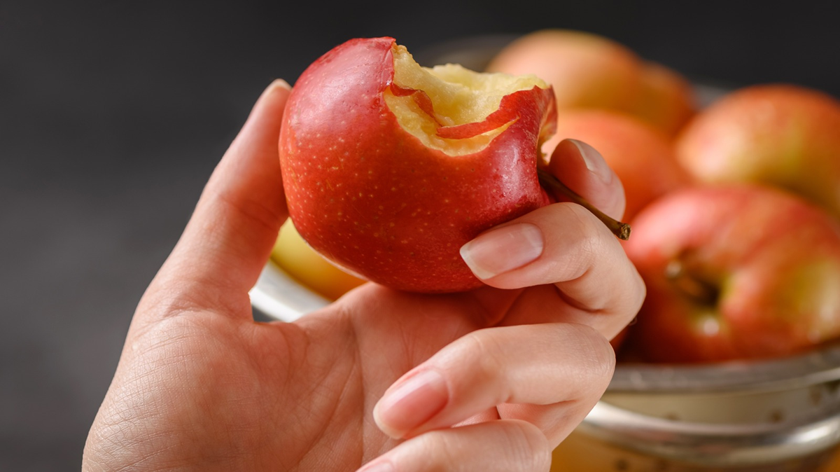 Nghe h&agrave;ng x&oacute;m m&aacute;ch uống nước t&aacute;o &eacute;p mỗi ng&agrave;y, người phụ nữ "bật kh&oacute;c" khi đi kh&aacute;m- Ảnh 2.