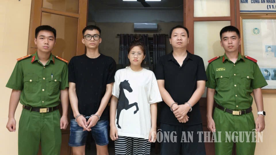 C&ocirc;ng an kiểm tra l&uacute;c 23 giờ 55 ph&uacute;t, bắt Nguyễn Tiến Hiếu SN 1995 - Ảnh 1.