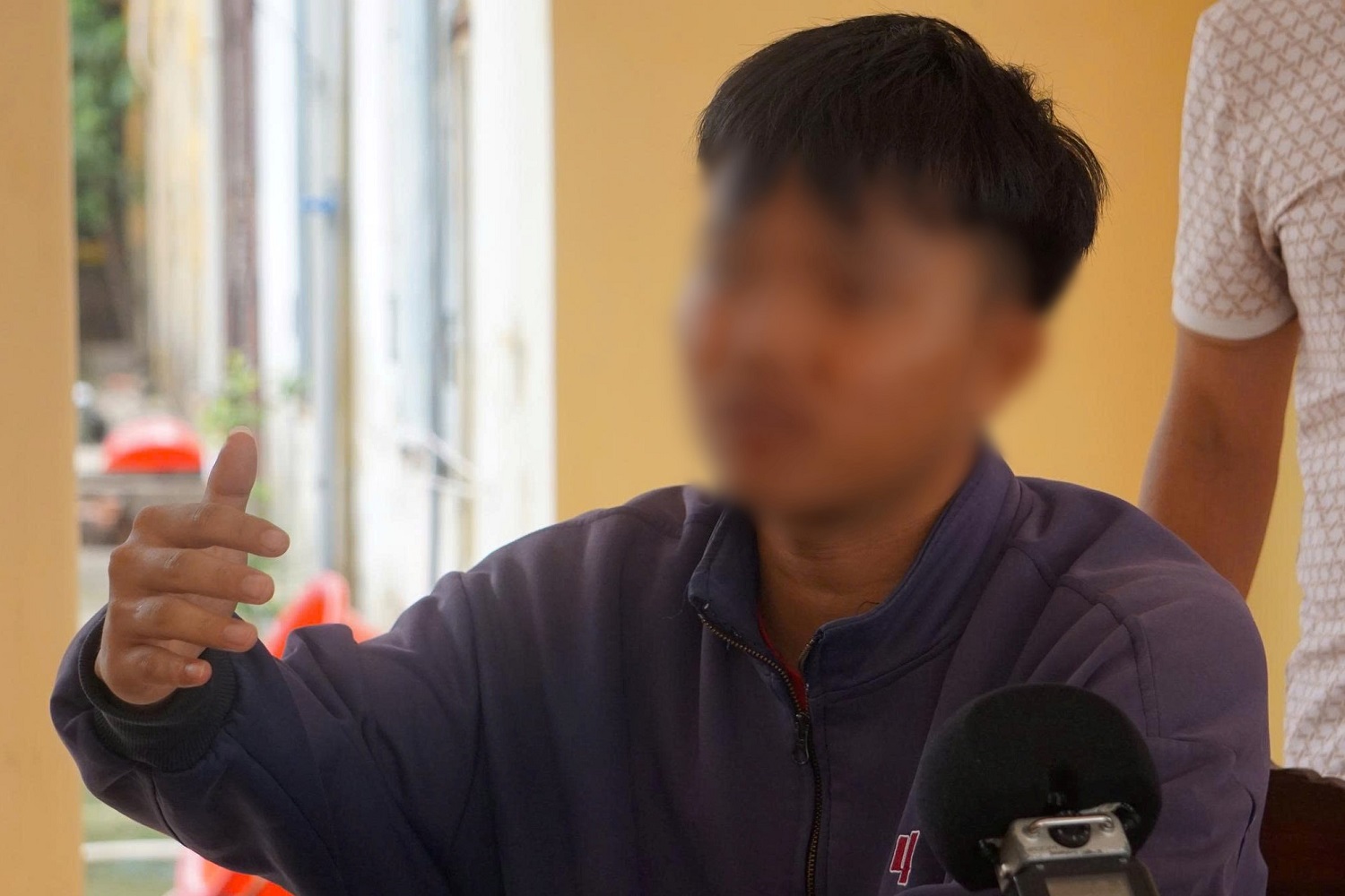 Em trai kể giây phút chị gái bị sóng cuốn ở Mũi Nghê: “Em chỉ biết kêu các chị bình tĩnh, thả lỏng người để nổi”- Ảnh 2.