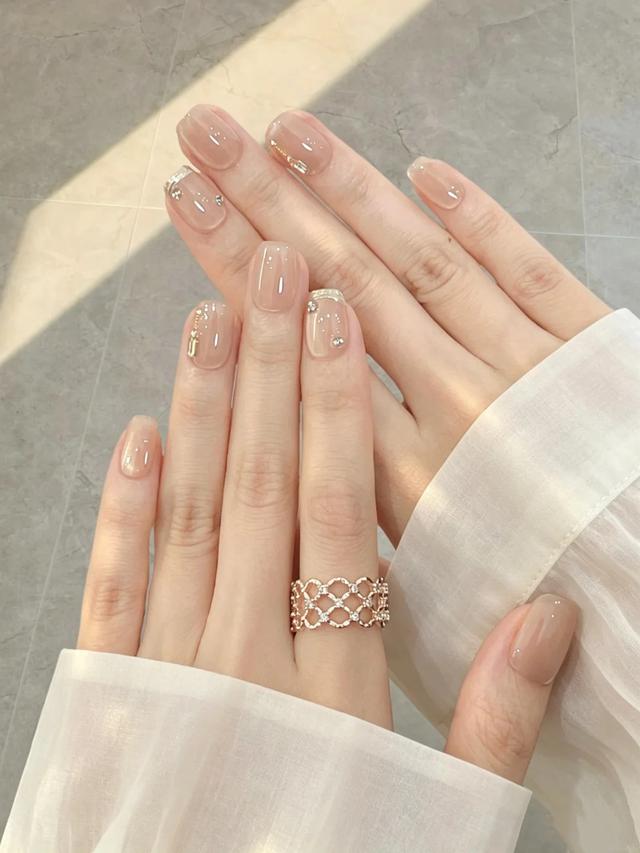 8 xu hướng nail m&ugrave;a thu 2026: C&agrave;ng tối giản c&agrave;ng sang, chuẩn tinh thần old money- Ảnh 4.