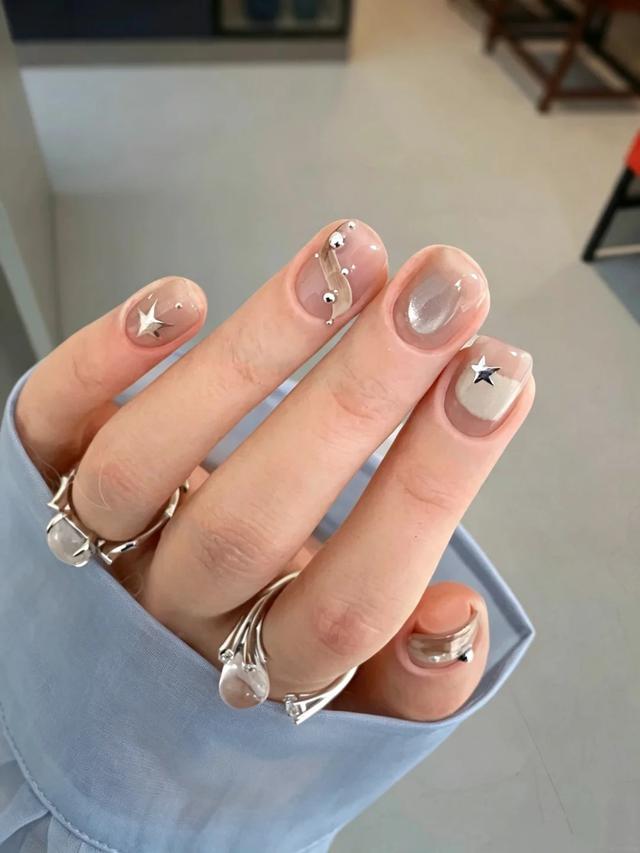 8 xu hướng nail m&ugrave;a thu 2026: C&agrave;ng tối giản c&agrave;ng sang, chuẩn tinh thần old money- Ảnh 2.