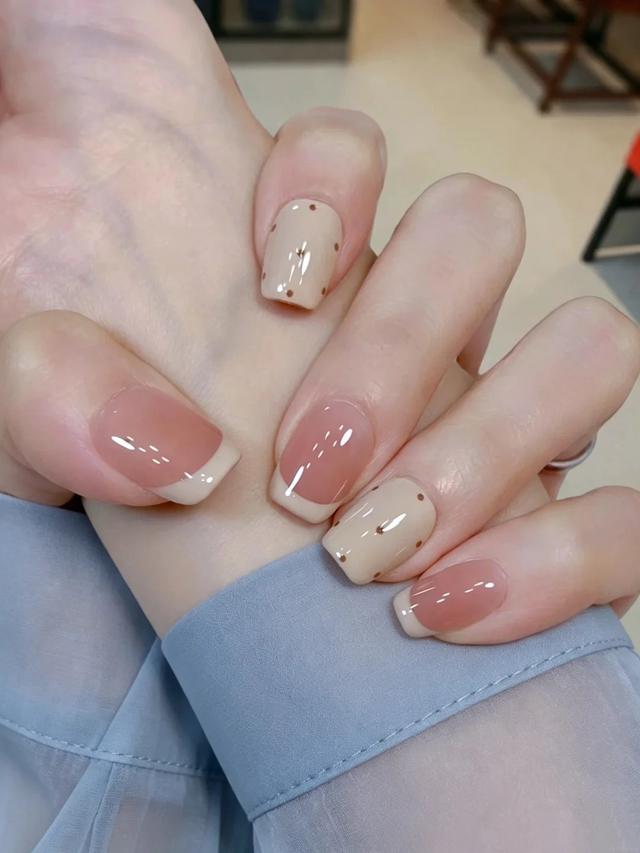 8 xu hướng nail m&ugrave;a thu 2026: C&agrave;ng tối giản c&agrave;ng sang, chuẩn tinh thần old money- Ảnh 7.