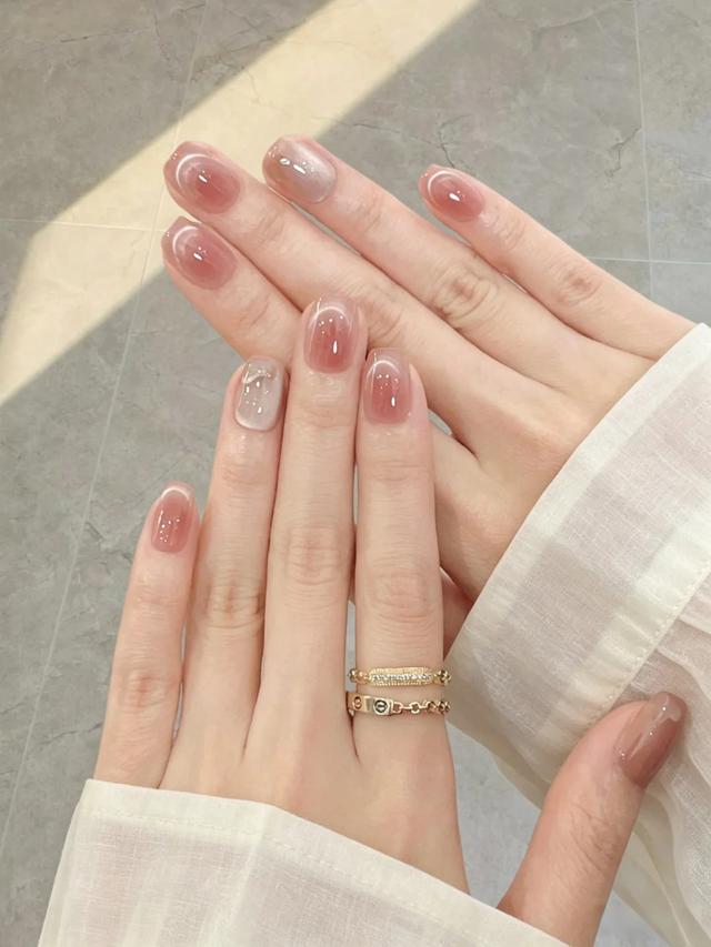 8 xu hướng nail m&ugrave;a thu 2026: C&agrave;ng tối giản c&agrave;ng sang, chuẩn tinh thần old money- Ảnh 9.
