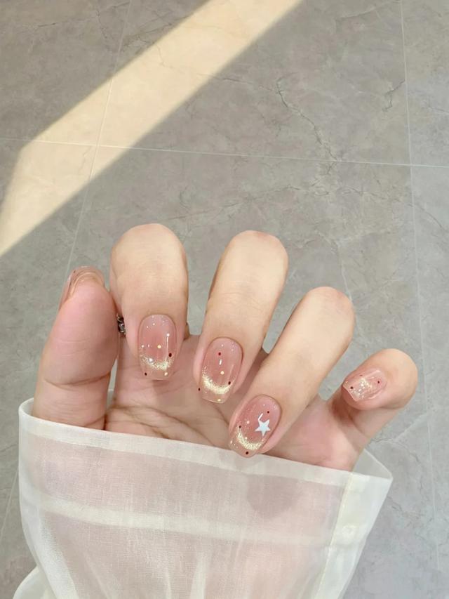 8 xu hướng nail m&ugrave;a thu 2026: C&agrave;ng tối giản c&agrave;ng sang, chuẩn tinh thần old money- Ảnh 8.