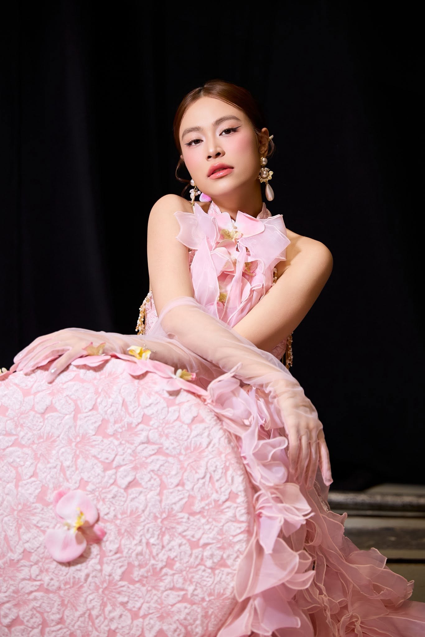 Ca kh&uacute;c mở ra kỷ nguy&ecirc;n mới của nhạc Việt: Biến ca sĩ th&agrave;nh &ldquo;s&aacute;ch mẫu&rdquo;, 10 năm nghe lại vẫn nổi da g&agrave;- Ảnh 8.