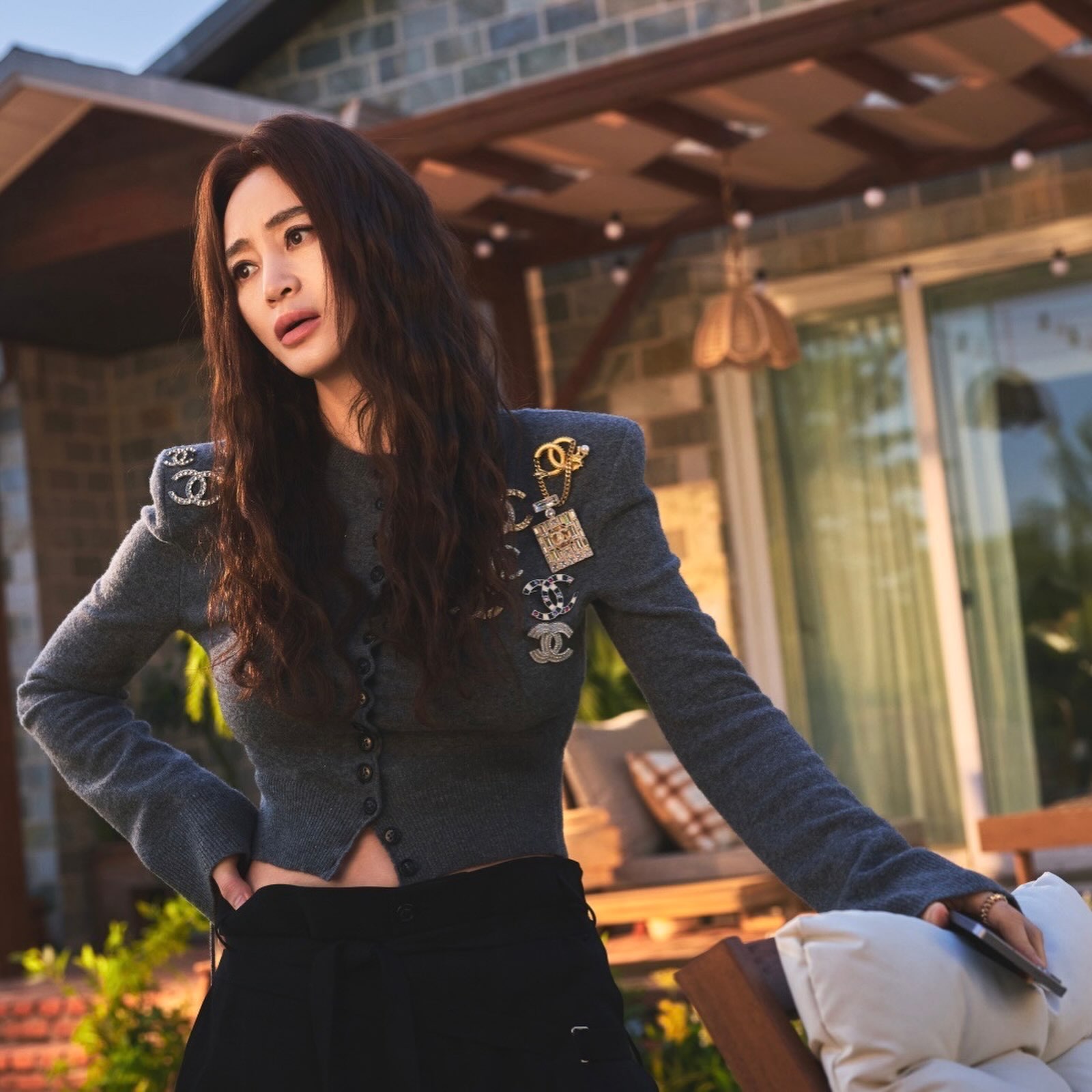 Chị đẹp xứng danh nữ ch&iacute;nh mặc đỉnh nhất l&uacute;c n&agrave;y: Body kh&eacute;t "c&acirc;n" mọi outfit- Ảnh 5.
