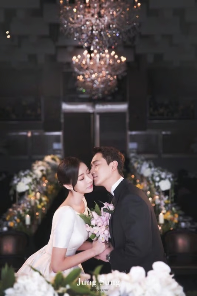 Nam diễn vi&ecirc;n đ&igrave;nh đ&aacute;m ly h&ocirc;n nữ đại gia đ&uacute;ng dịp kỷ niệm 1 năm ng&agrave;y cưới, n&ocirc; nức đi hẹn h&ograve; 1 nữ CEO gi&agrave;u c&oacute; kh&aacute;c- Ảnh 5.