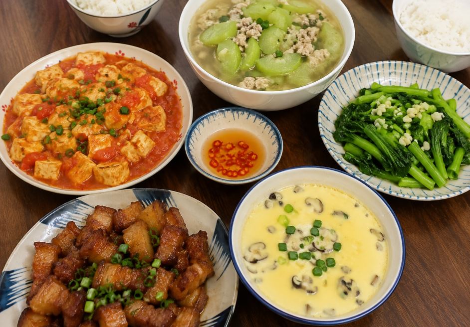 Nh&agrave; c&oacute; kh&aacute;ch bất ngờ, t&ocirc;i v&eacute;t tủ lạnh l&agrave;m m&acirc;m cơm 5 m&oacute;n: M&oacute;n rẻ nhất lại được khen nhiều nhất- Ảnh 1.