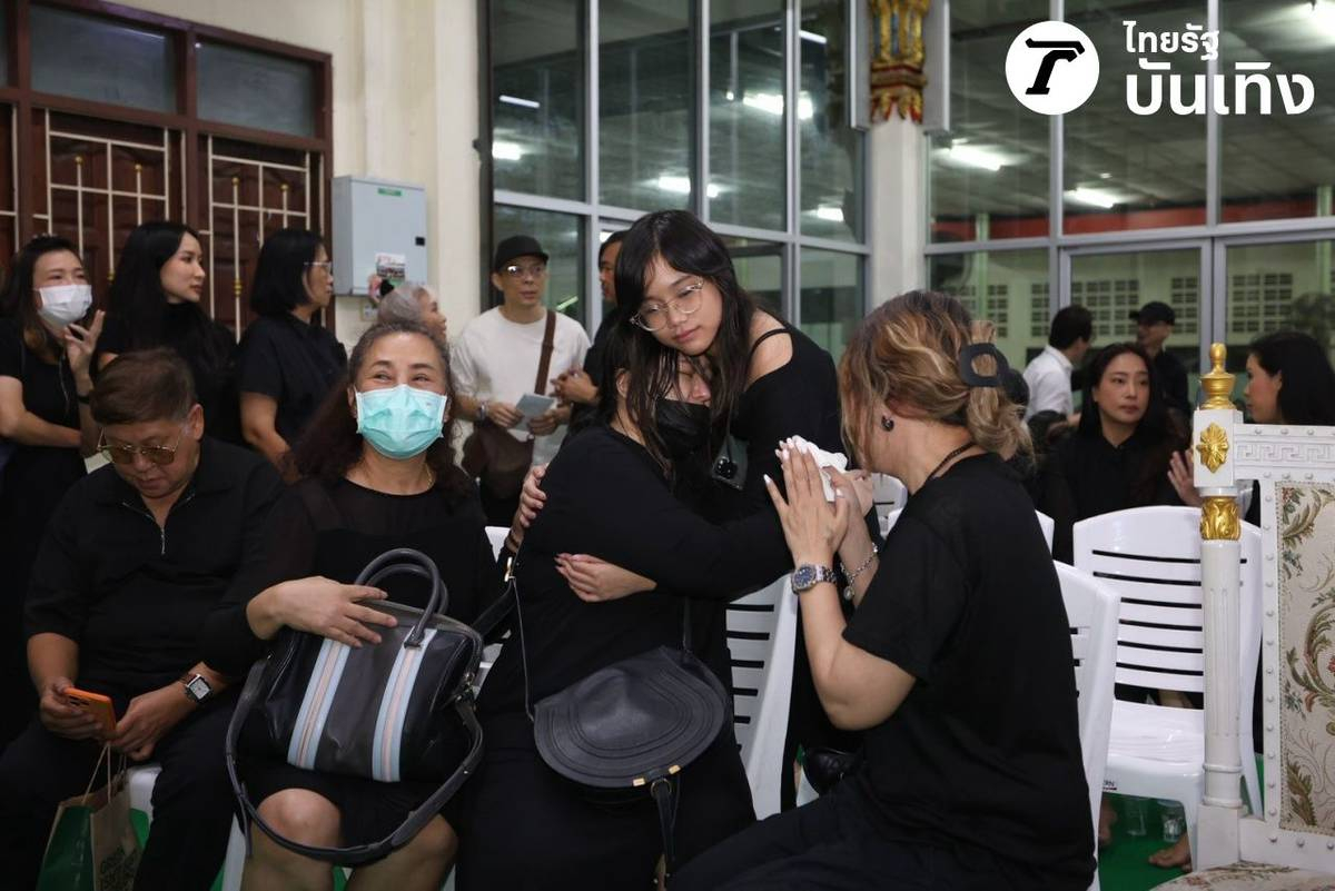 Tang lễ nam ca sĩ 8X được t&igrave;m thấy tử vong dưới sống: Mẹ gi&agrave; - bạn g&aacute;i kh&oacute;c nghẹn, d&agrave;n sao thất thần đến tiễn biệt- Ảnh 9.