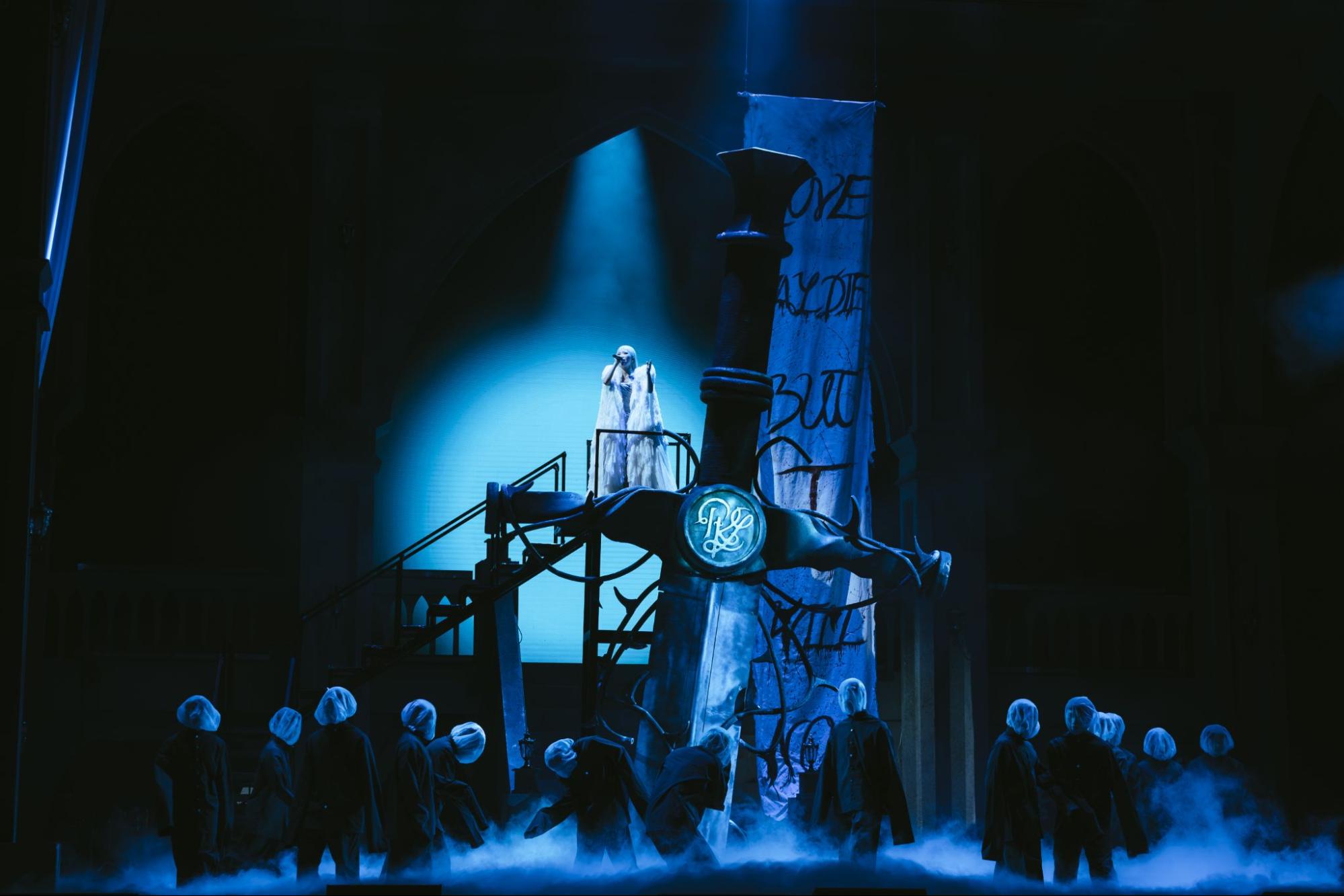 Nữ ca sĩ Việt từng đi h&aacute;t ở c&ocirc;ng vi&ecirc;n nay b&aacute;n show n&agrave;o &ldquo;ch&aacute;y&rdquo; v&eacute; show đ&oacute;, &ldquo;c&acirc;n&rdquo; trọn cả chục ngh&igrave;n kh&aacute;n giả- Ảnh 7.