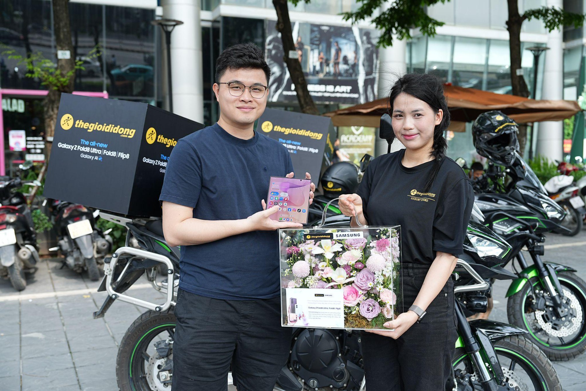 Thế Giới Di Động biến ngày nhận Galaxy Z8 thành trải nghiệm đặc biệt: Sáng giao máy bằng mô tô, tối tiệc tối siêu VIP - Ảnh 2.
