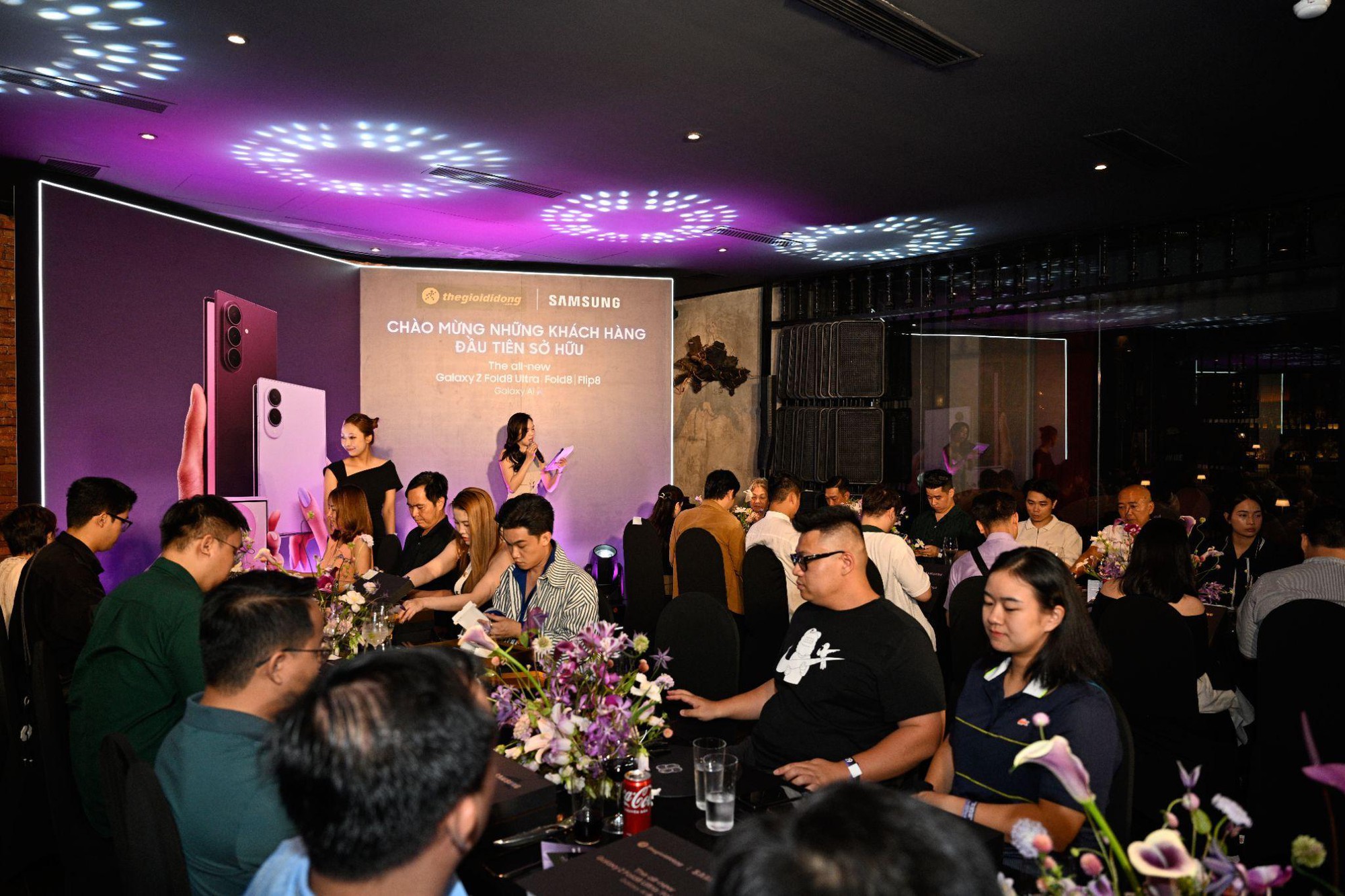Thế Giới Di Động biến ngày nhận Galaxy Z8 thành trải nghiệm đặc biệt: Sáng giao máy bằng mô tô, tối tiệc tối siêu VIP - Ảnh 4.