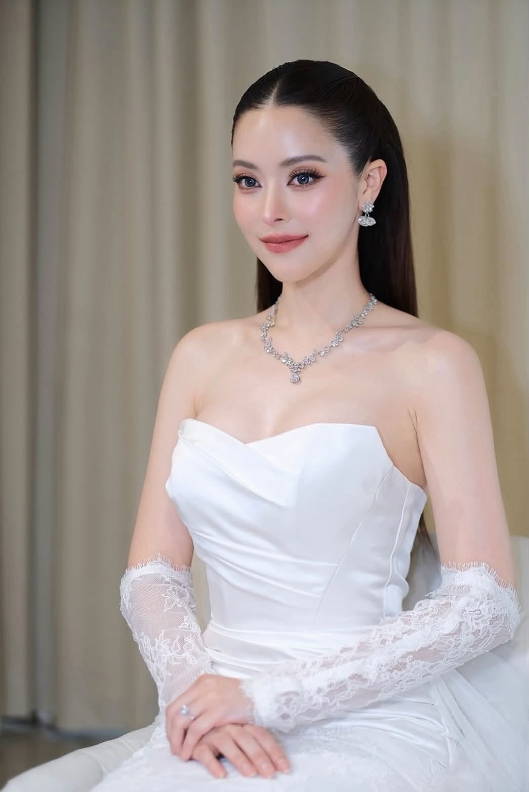 &ldquo;Nữ cơ trưởng đẹp nhất lịch sử h&agrave;ng kh&ocirc;ng&rdquo; giờ ra sao?- Ảnh 7.