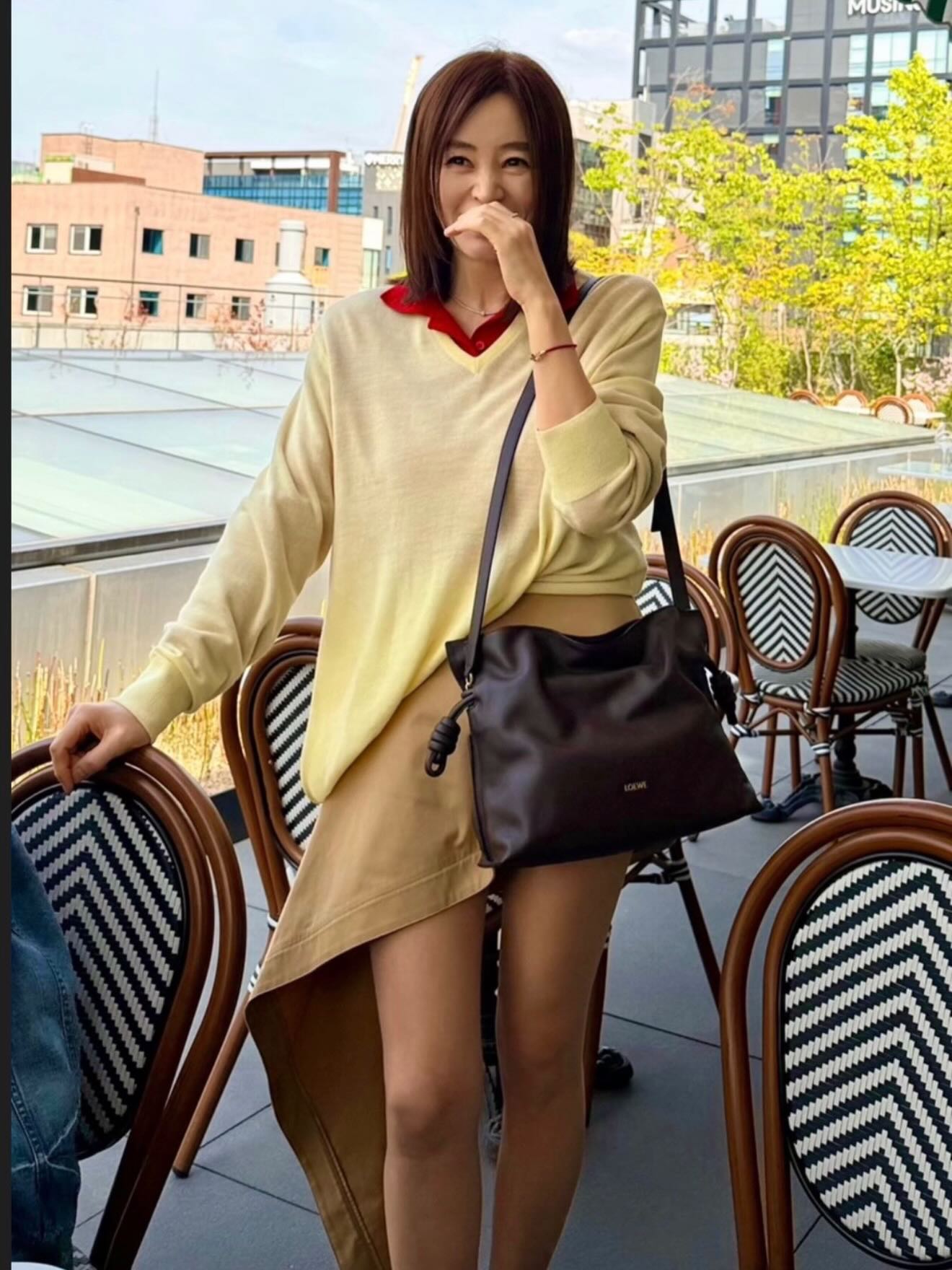 Chị đẹp xứng danh nữ ch&iacute;nh mặc đỉnh nhất l&uacute;c n&agrave;y: Body kh&eacute;t "c&acirc;n" mọi outfit- Ảnh 17.