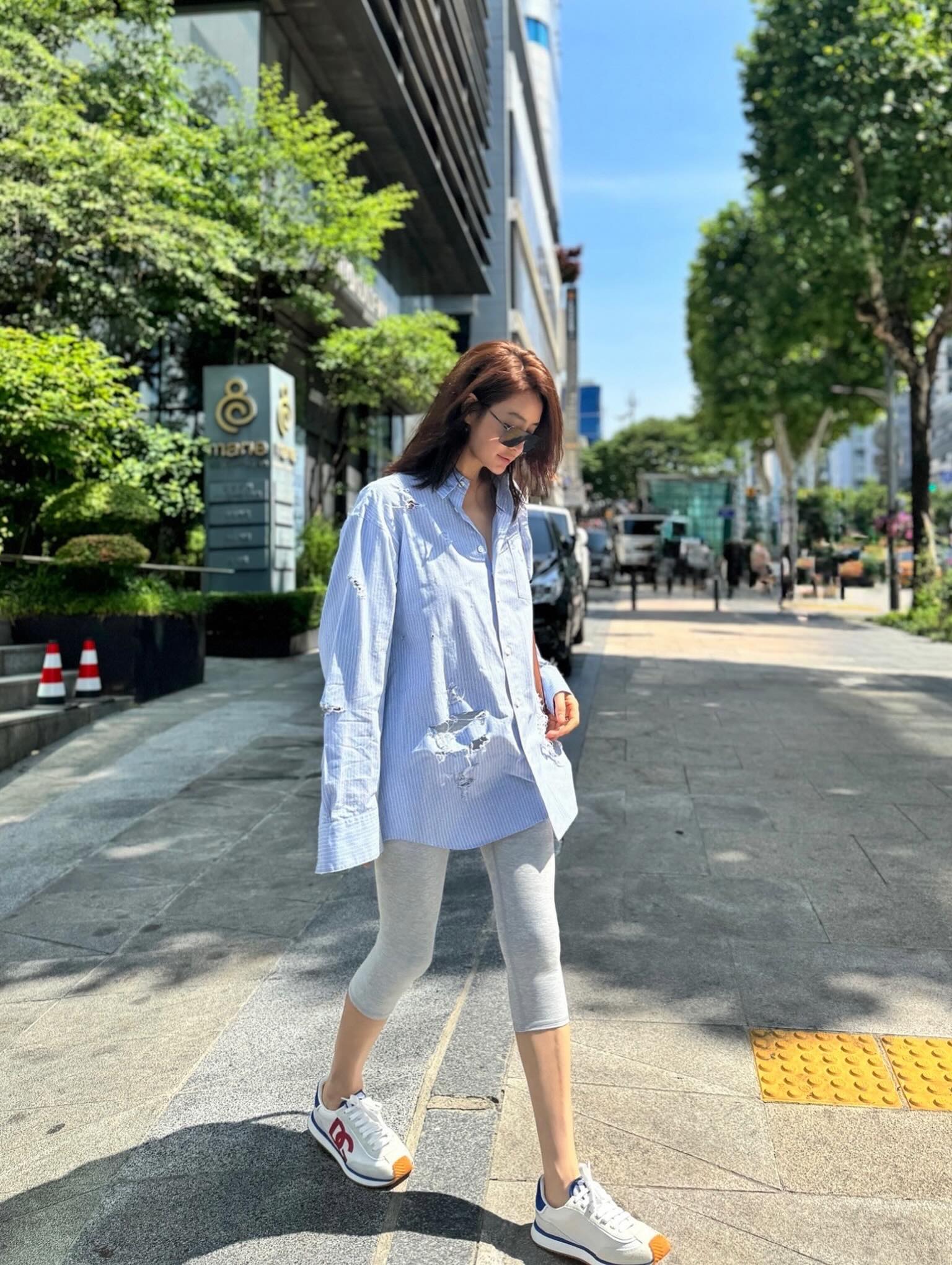 Chị đẹp xứng danh nữ ch&iacute;nh mặc đỉnh nhất l&uacute;c n&agrave;y: Body kh&eacute;t "c&acirc;n" mọi outfit- Ảnh 16.