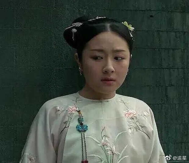 Mỹ nh&acirc;n bị miệt thị v&igrave; nặng đến nỗi bạn diễn bế kh&ocirc;ng nổi: Giờ đẹp phong thần, đội n&oacute;n l&aacute; Việt gấp đ&ocirc;i visual- Ảnh 6.