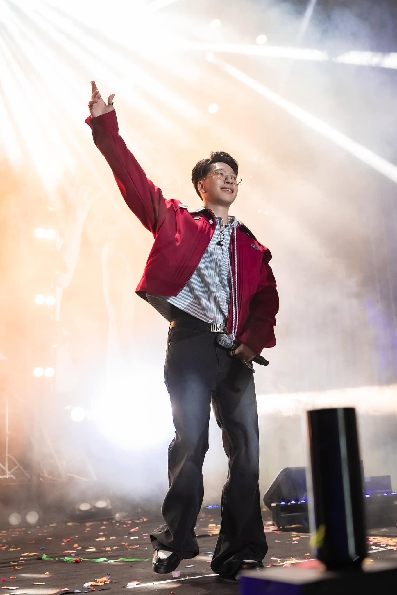 Nam ca sĩ Việt kh&ocirc;ng thi Ch&ocirc;ng Gai m&agrave; hot nhất nh&igrave; chương tr&igrave;nh, đắt show tất bật từ Nam ra Bắc- Ảnh 2.