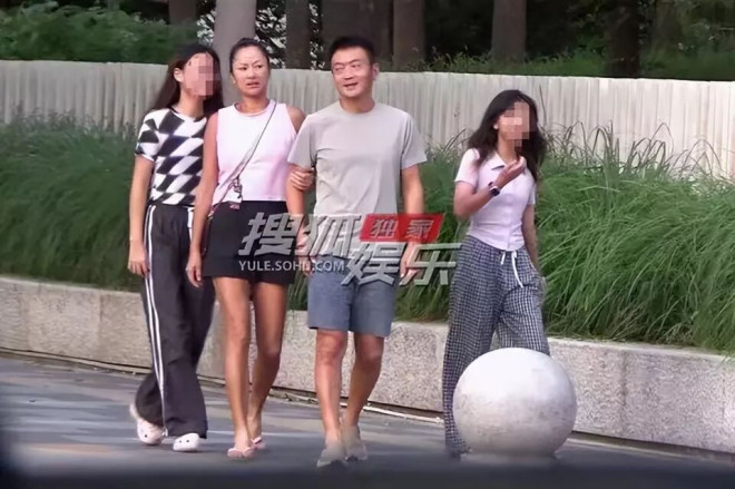 Chị Đẹp sống với chồng cơ trưởng 7 năm kh&ocirc;ng h&ocirc;n th&uacute;, phải viết thư xin được l&agrave;m mẹ kế nu&ocirc;i 2 con ri&ecirc;ng- Ảnh 1.