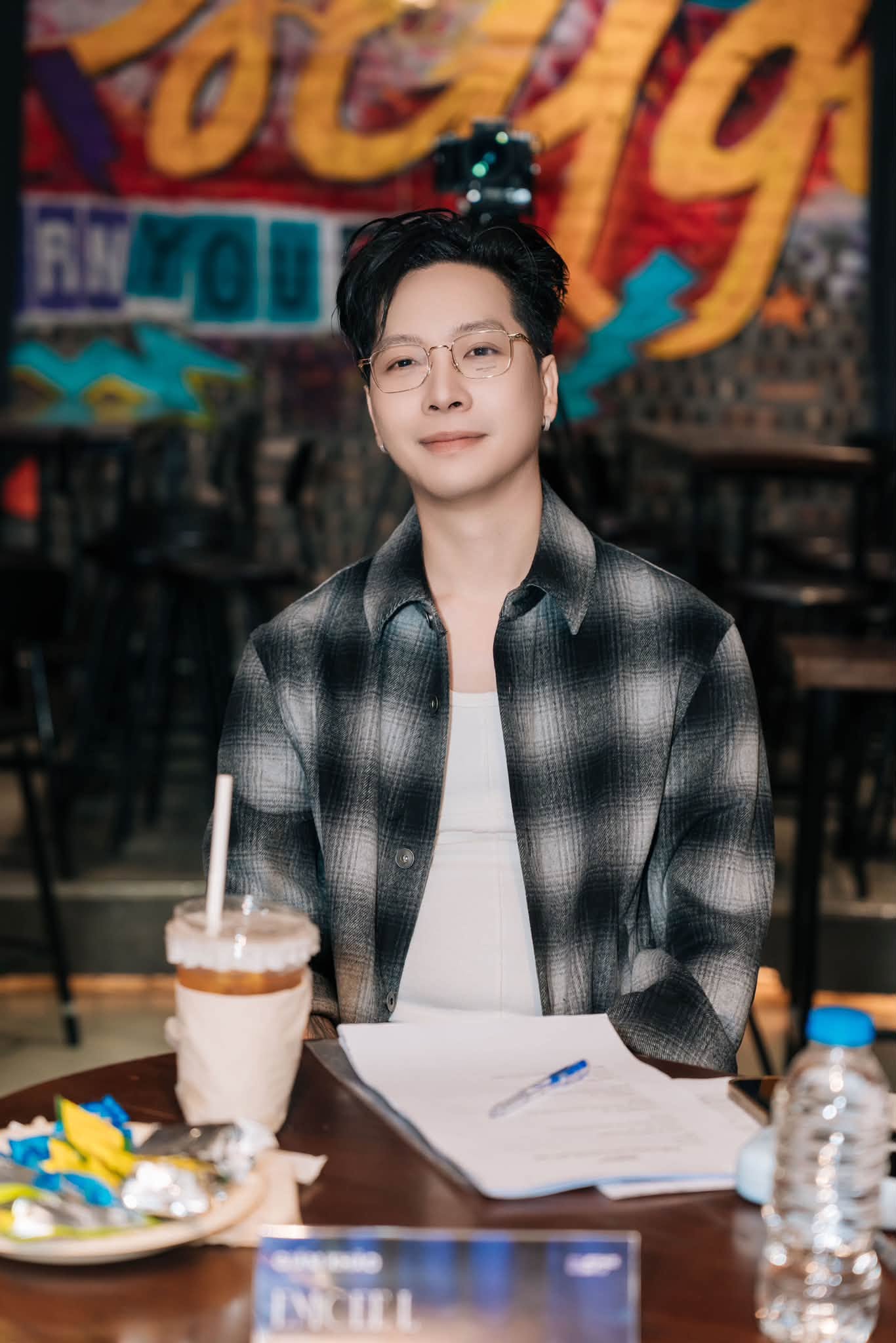 Nam ca sĩ Việt kh&ocirc;ng thi Ch&ocirc;ng Gai m&agrave; hot nhất nh&igrave; chương tr&igrave;nh, đắt show tất bật từ Nam ra Bắc- Ảnh 4.