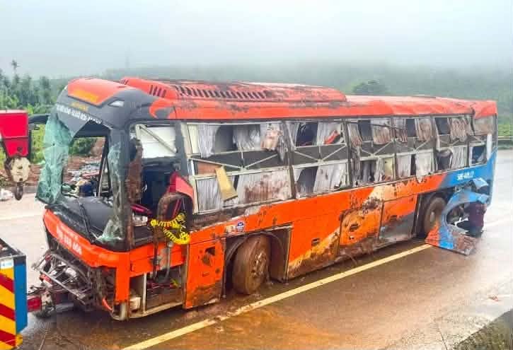 Vụ lật xe kh&aacute;ch khiến 4 người tử vong: Giấu mẹ về nghỉ lễ để tạo bất ngờ, c&ocirc; g&aacute;i m&atilde;i m&atilde;i kh&ocirc;ng thể về nh&agrave;- Ảnh 1.