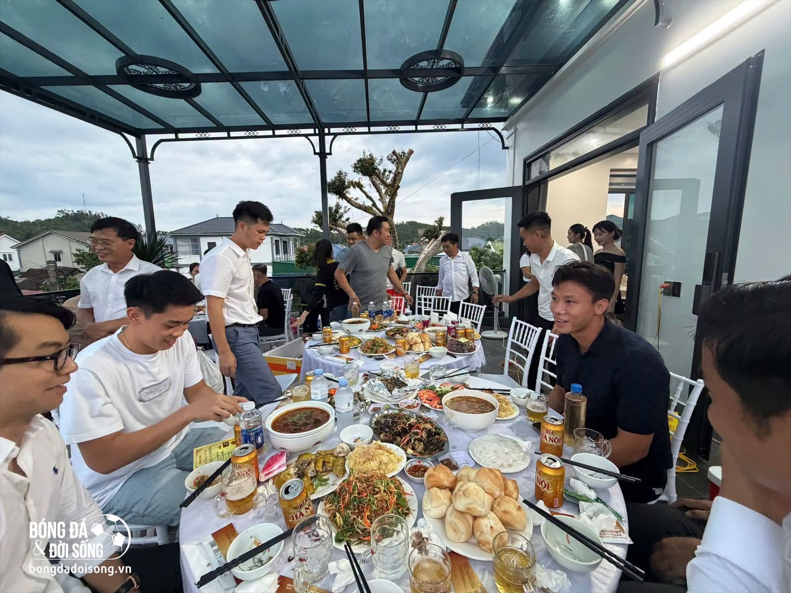 Cỗ nh&agrave; Đ&igrave;nh Bắc đ&atilde;i kh&aacute;ch ở qu&ecirc; mừng nh&agrave; mới- Ảnh 5.