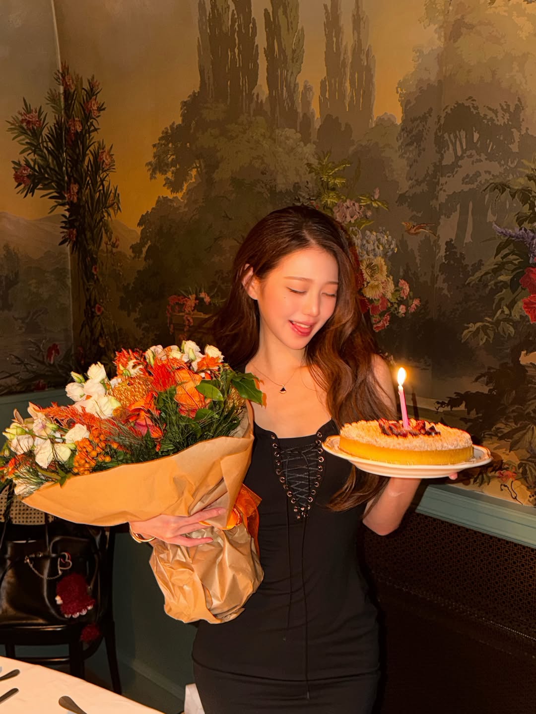 Jang Won Young mừng sinh nhật 22 tuổi qu&aacute; ho&agrave;nh tr&aacute;ng: Bảo sao l&agrave; "c&ocirc;ng ch&uacute;a Kpop"!- Ảnh 1.
