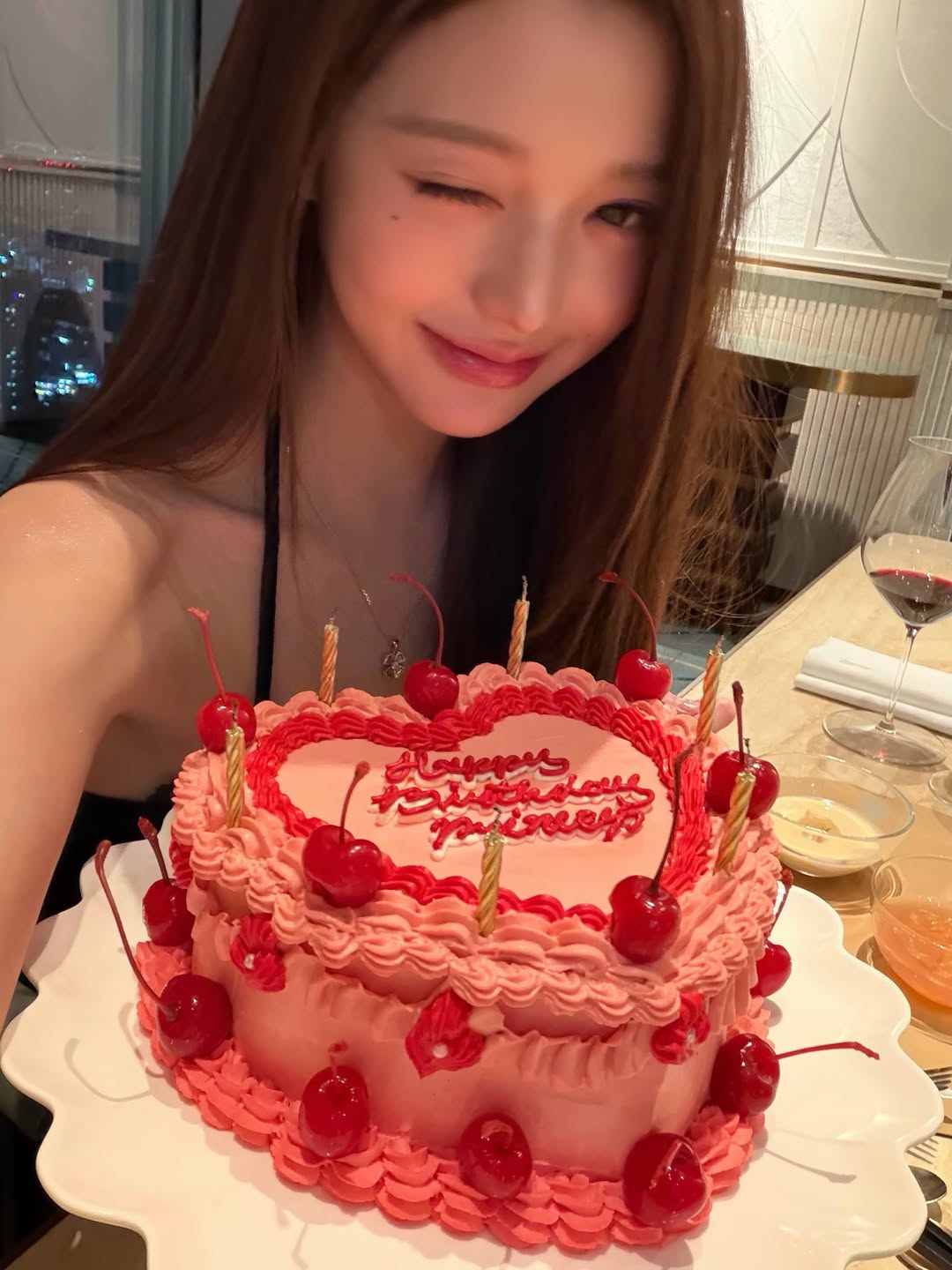 Jang Won Young mừng sinh nhật 22 tuổi qu&aacute; ho&agrave;nh tr&aacute;ng: Bảo sao l&agrave; "c&ocirc;ng ch&uacute;a Kpop"!- Ảnh 11.