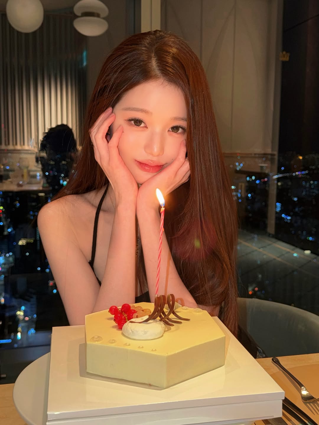 Jang Won Young mừng sinh nhật 22 tuổi qu&aacute; ho&agrave;nh tr&aacute;ng: Bảo sao l&agrave; "c&ocirc;ng ch&uacute;a Kpop"!- Ảnh 10.